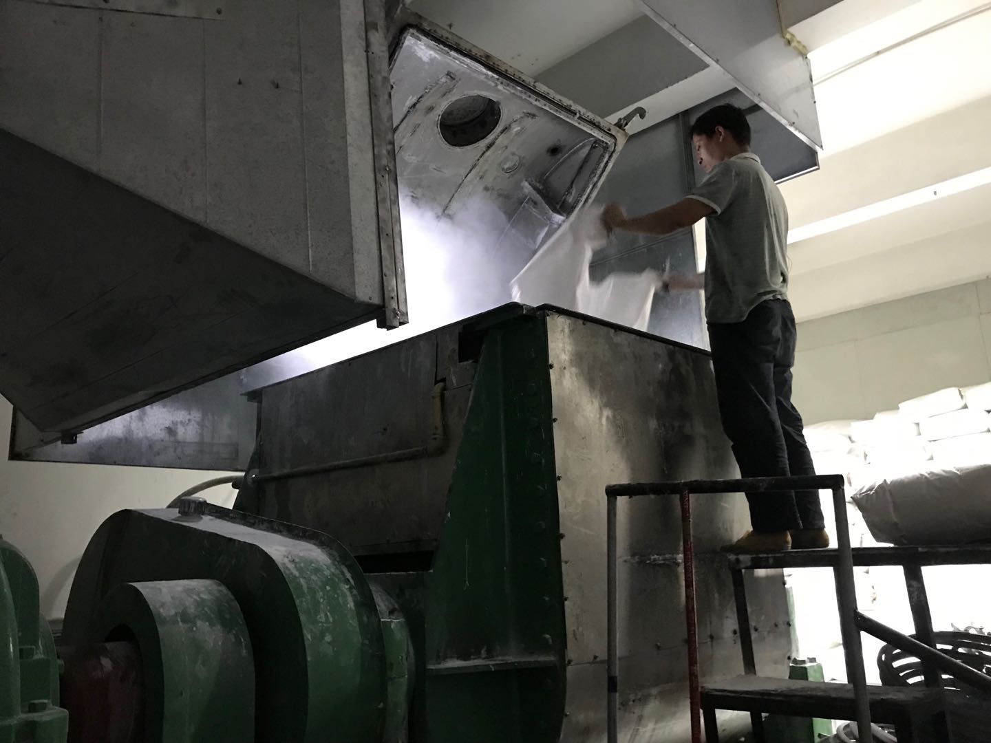 ISO認證，加深液態(tài)硅膠生產設備的認識